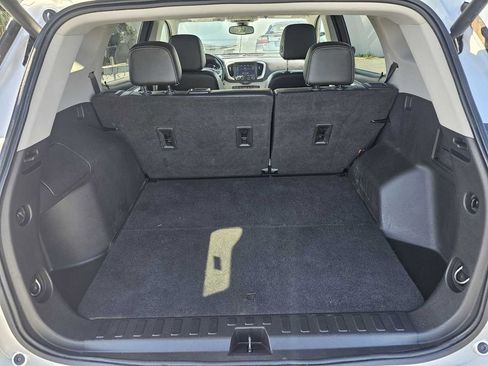 Used 2022 GMC Terrain SLT image 13