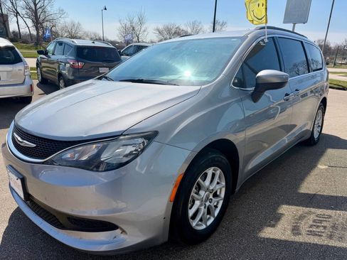 Used 2021 Chrysler Voyager Lxi FWD image 12