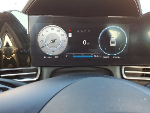 Used 2025 Hyundai Elantra SEL FWD image 20