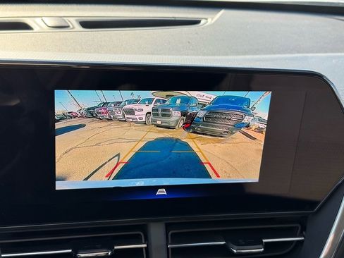 Used 2025 Chevrolet Trax LT w/ LT Convenience Package image 29