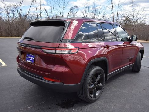 Used 2024 Jeep Grand Cherokee Altitude image 6