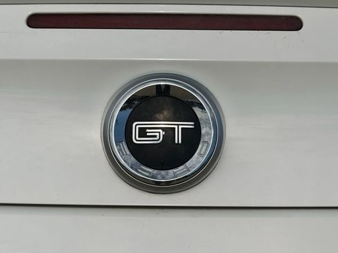 Used 2010 Ford Mustang GT Premium image 11