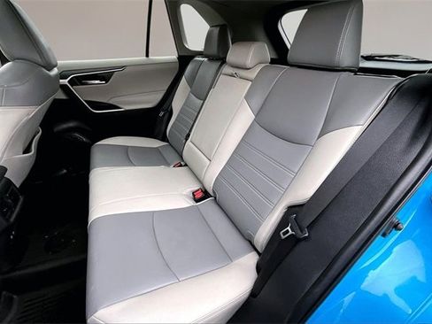 Used 2021 Toyota RAV4 XLE Premium image 19