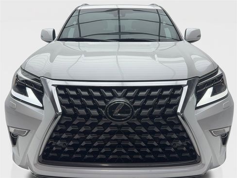 Used 2023 Lexus GX 460 Premium w/ Premium Package image 4