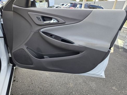 Used 2017 Chevrolet Malibu LT w/ Driver Confidence Package image 18