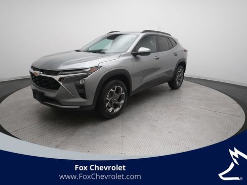 Used 2024 Chevrolet Trax LT w/ Driver Confidence Package FWD image 1