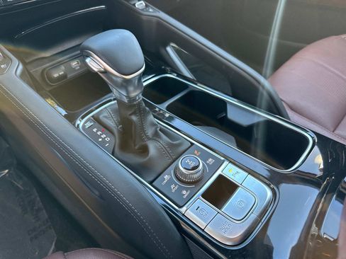 Used 2023 Kia Telluride EX w/ EX Captain's Chair Package image 28