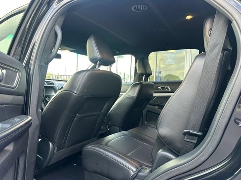 Used 2018 Ford Explorer XLT w/ Equipment Group 202A FWD image 11