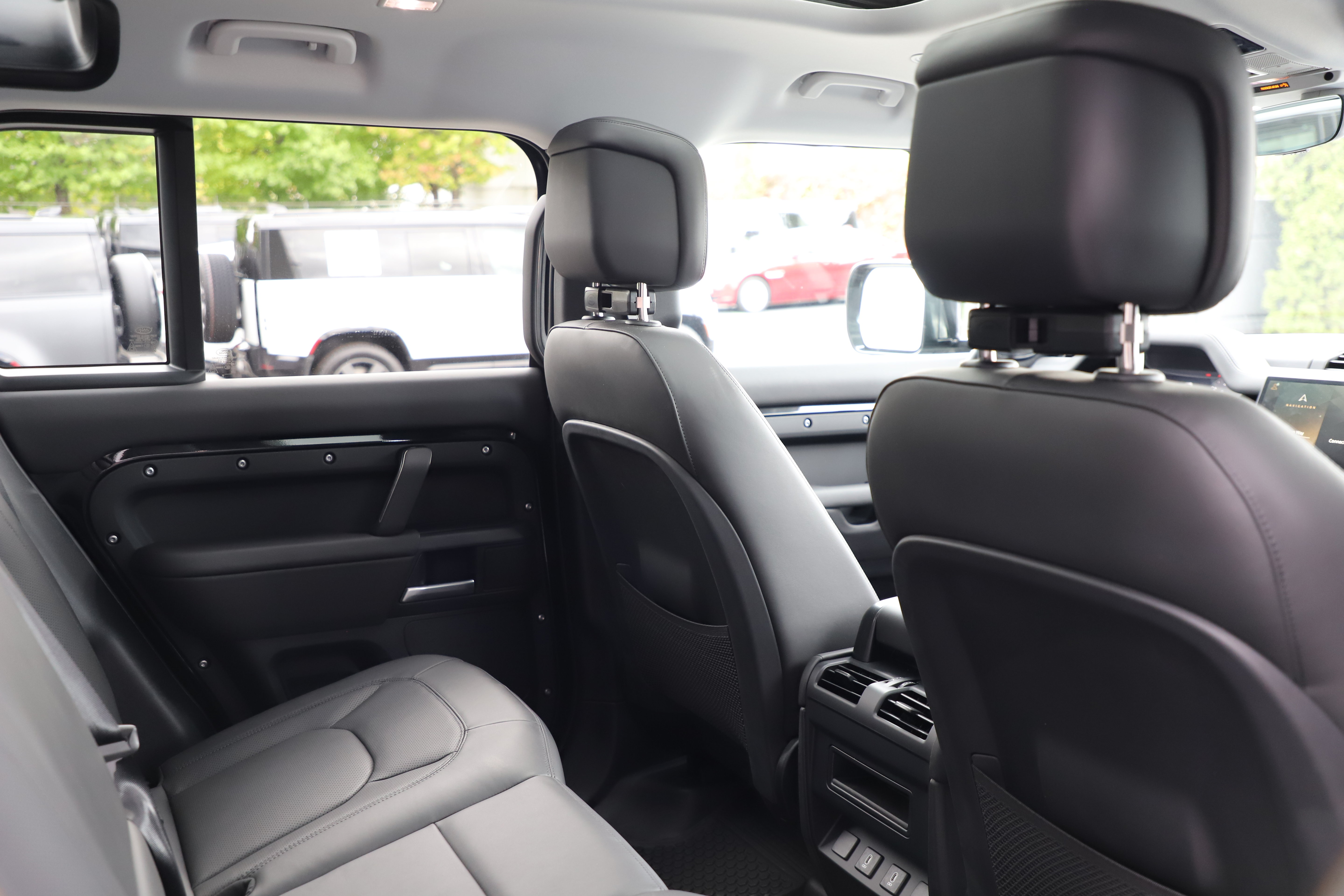 New 2026 Land Rover Defender 110 X-Dynamic SE AWD/4WD image 15