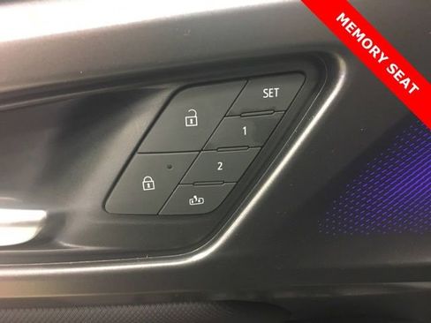 Used 2024 Chevrolet Equinox EV RS FWD image 34