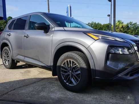 Used 2021 Nissan Rogue S FWD image 2