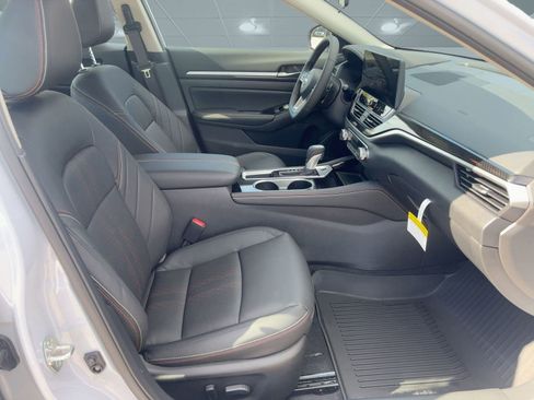 New 2025 Nissan Altima 2.5 SR w/ SR Premium Package image 29