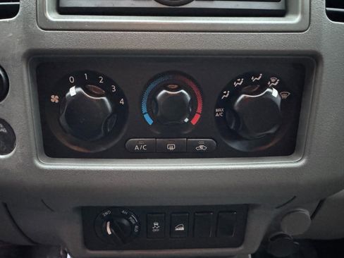 Used 2012 Nissan Frontier S image 29