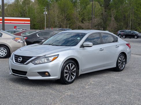 Used 2016 Nissan Altima 2.5 SL w/ Moonroof Package image 1