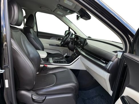 Used 2022 Kia Carnival LX FWD image 12