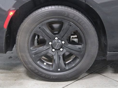 Used 2022 Dodge Charger SXT RWD image 12