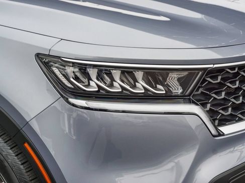 Certified 2023 Kia Sorento LX FWD image 11