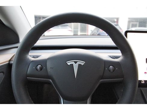 Used 2025 Tesla Model Y Long Range RWD image 16
