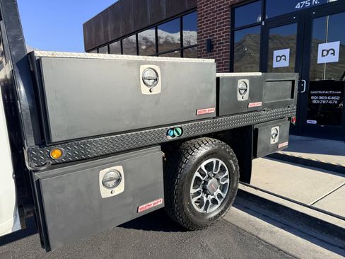 Used 2021 GMC Sierra 3500 4x4 Crew Cab w/ Gooseneck/5TH Wheel Package image 11