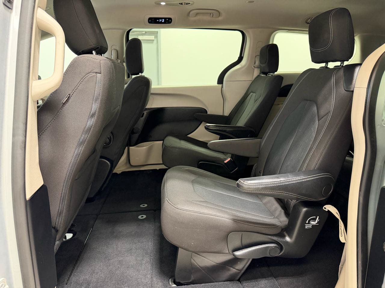 Used 2023 Chrysler Voyager LX FWD image 24