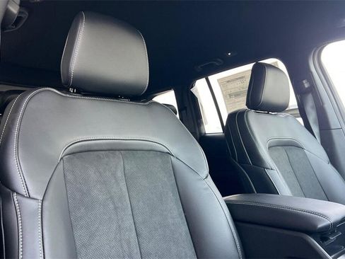 New 2025 Jeep Grand Cherokee Altitude image 17
