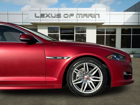 Used 2019 Jaguar XJ R-Sport image 33