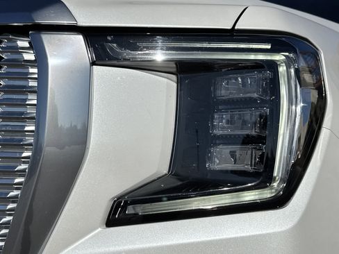 Used 2023 GMC Yukon Denali w/ Denali Reserve Package image 6