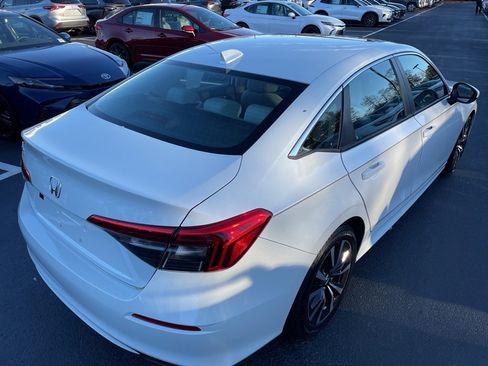 Used 2023 Honda Civic EX image 6