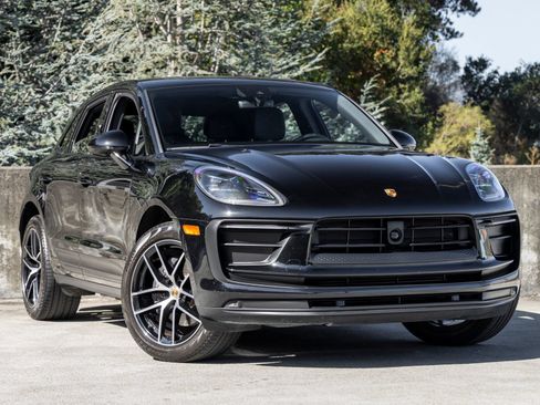 Certified 2023 Porsche Macan AWD/4WD image 6