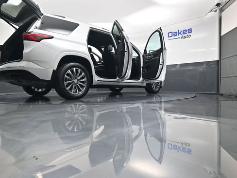 Used 2023 Chevrolet Traverse Premier w/ LPO, Floor Liner Package image 68