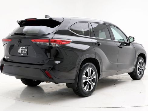 Used 2021 Toyota Highlander XLE image 8