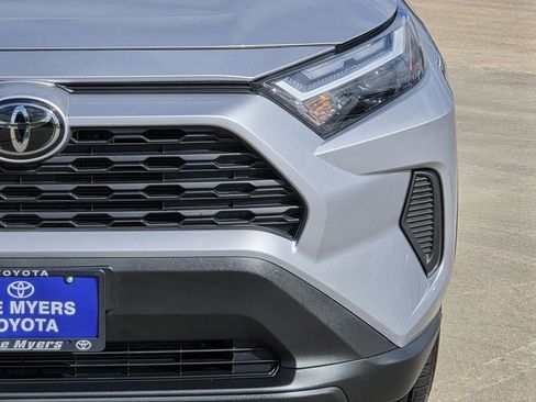 Used 2025 Toyota RAV4 XLE FWD image 4