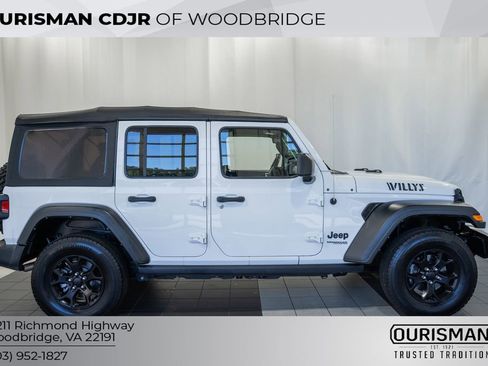 Used 2022 Jeep Wrangler Unlimited Sport AWD/4WD image 3