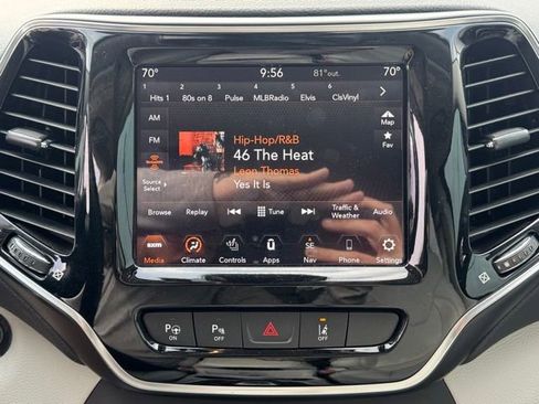 Used 2020 Jeep Cherokee Limited w/ Technology Group AWD/4WD image 17
