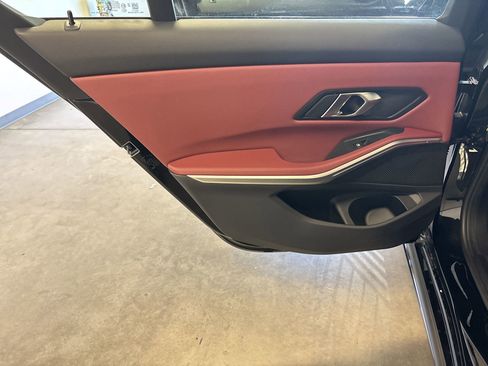 Used 2025 BMW 330i Sedan w/ M Sport Package image 20