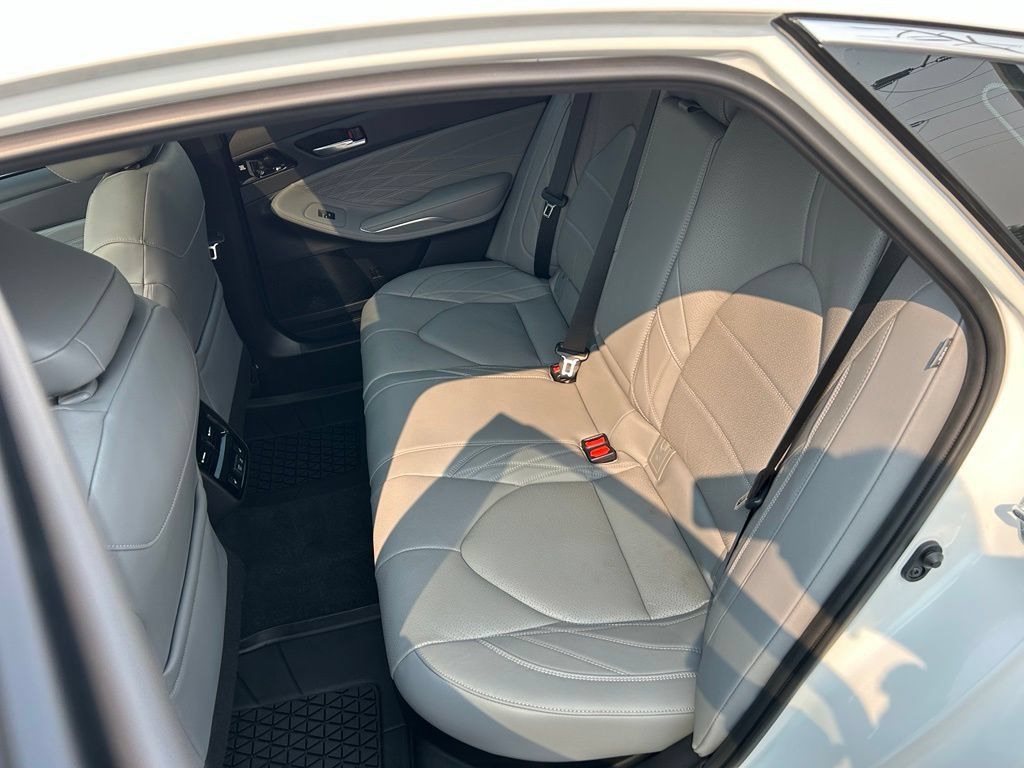 Used 2021 Toyota Avalon Limited w/ Advanced Safety Package FWD image 12