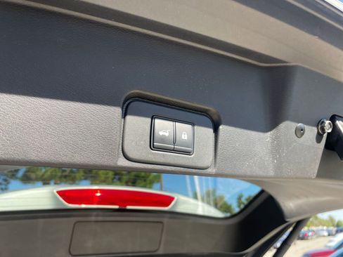 Used 2025 Nissan Rogue SV image 21