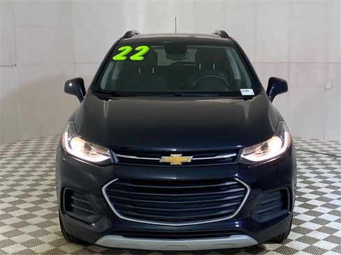 Used 2022 Chevrolet Trax LT w/ LT Convenience Package image 21
