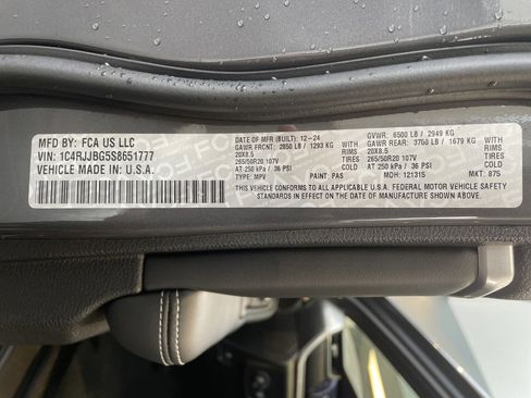 Certified 2025 Jeep Grand Cherokee L Limited w/ Black Appearance Package image 37