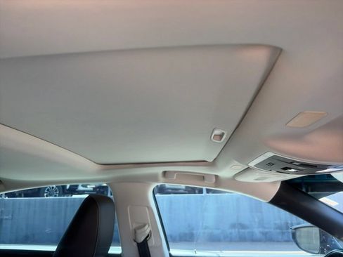 Used 2019 Lexus ES 300h w/ Premium Package FWD image 29