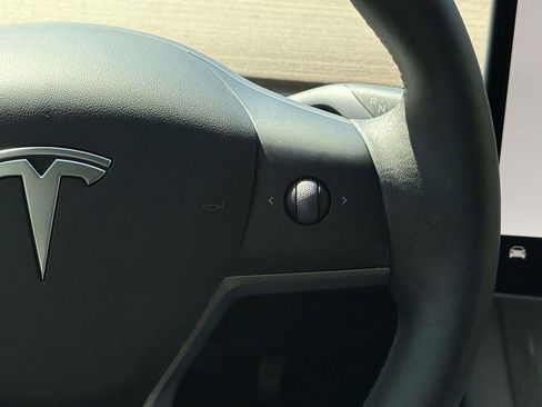 Used 2023 Tesla Model Y 2WD image 20