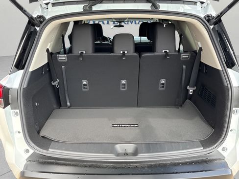 New 2026 Nissan Pathfinder SV w/ SV Premium Package FWD image 40