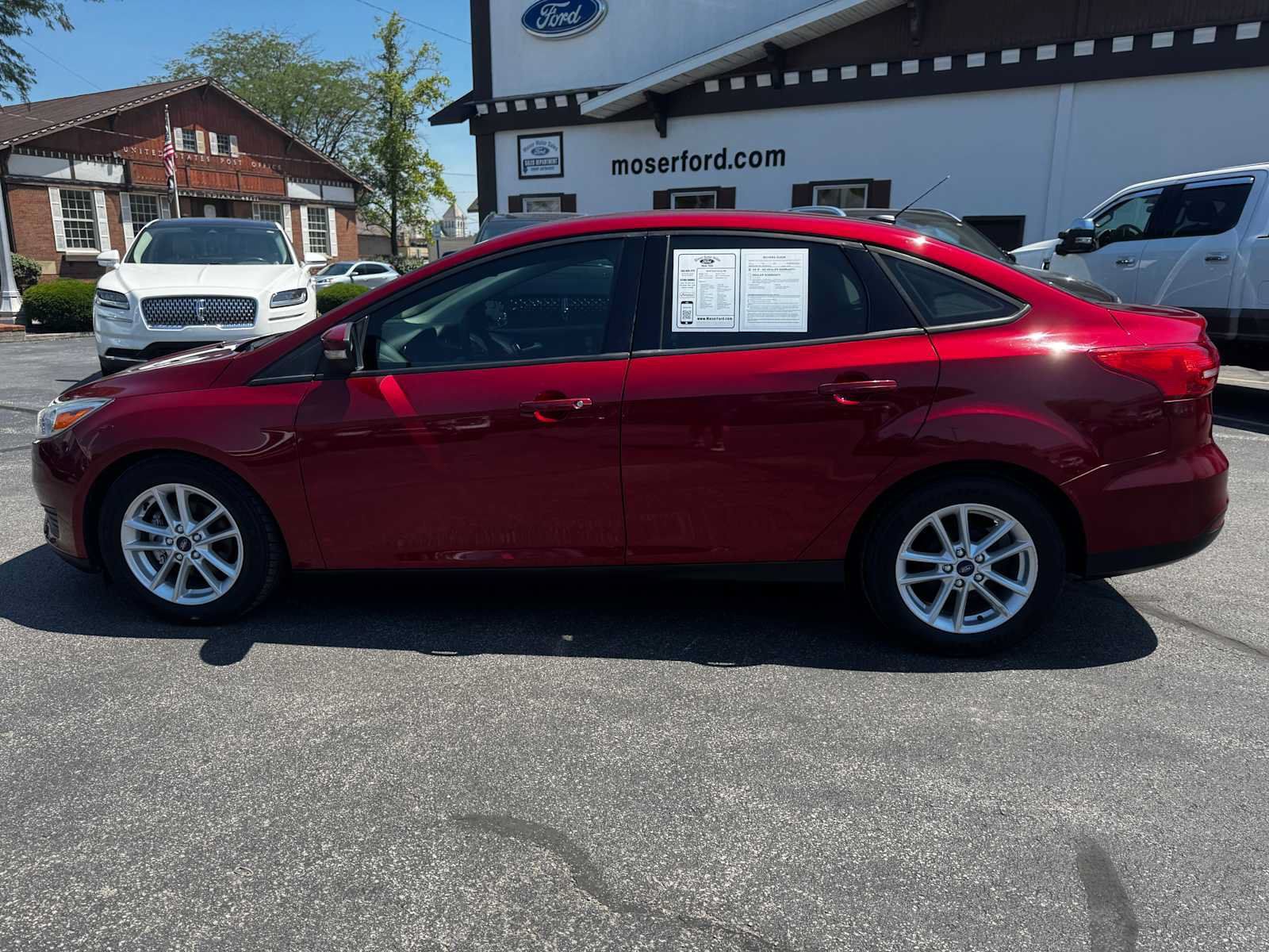 Used 2016 Ford Focus SE w/ SE Power Seat Package FWD image 4