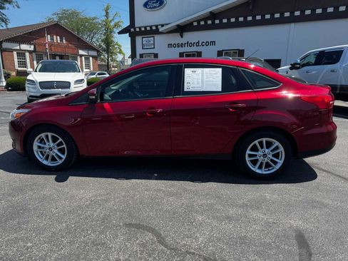 Used 2016 Ford Focus SE w/ SE Power Seat Package FWD image 4