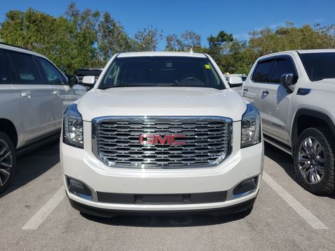 Used 2020 GMC Yukon XL Denali w/ Denali Premium Package image 2