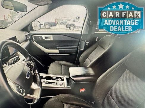 Used 2023 Ford Explorer XLT image 3