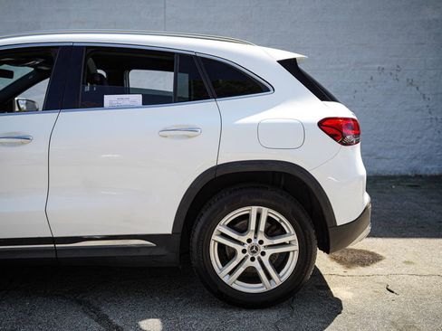 Used 2022 Mercedes-Benz GLA 250 4MATIC image 11
