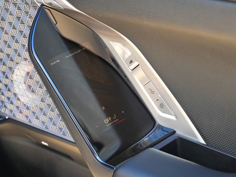 Used 2023 BMW 760i xDrive w/ Executive Package image 54