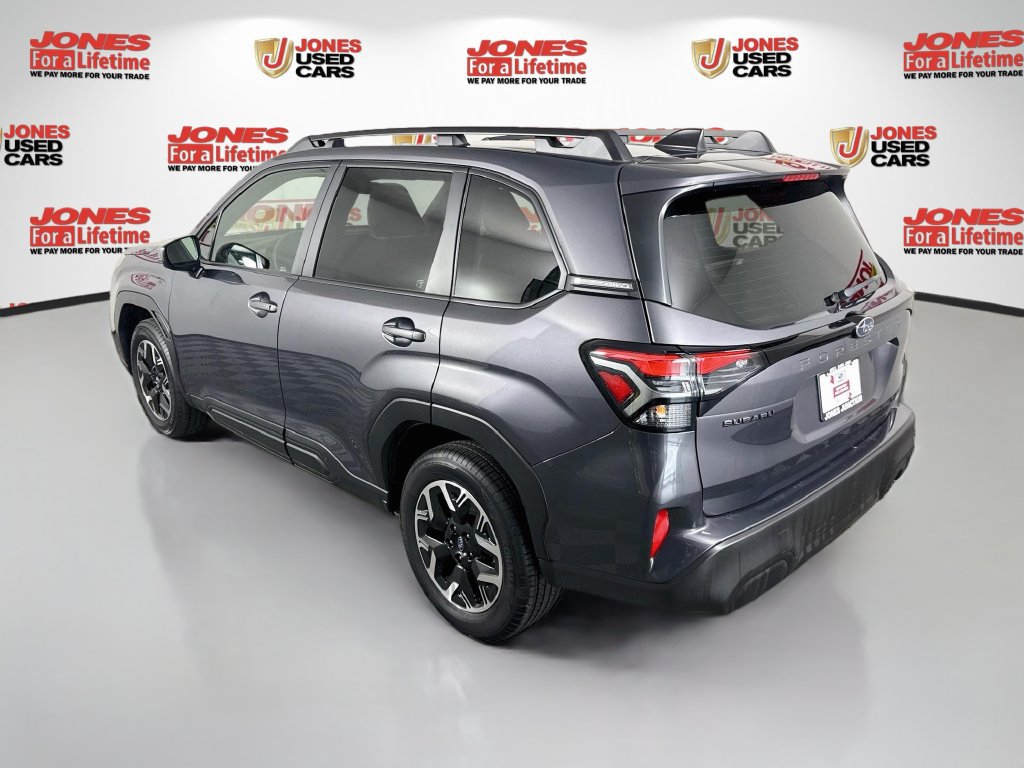 Used 2025 Subaru Forester Premium AWD/4WD image 2