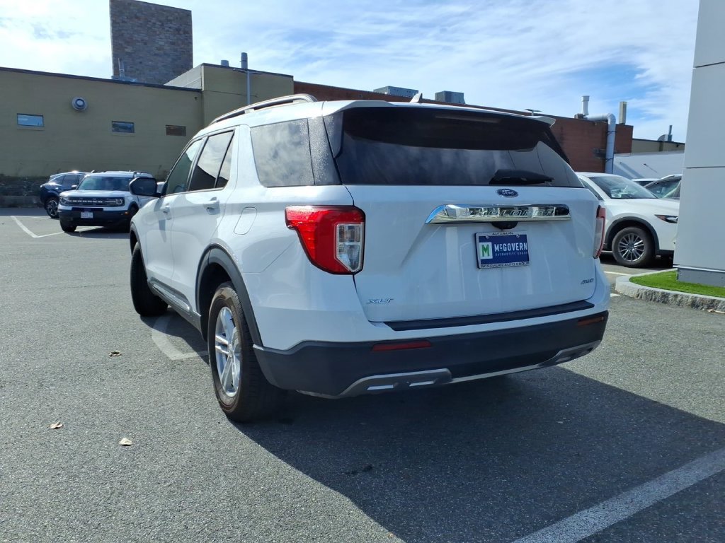 Used 2021 Ford Explorer XLT w/ Equipment Group 202A AWD/4WD image 8
